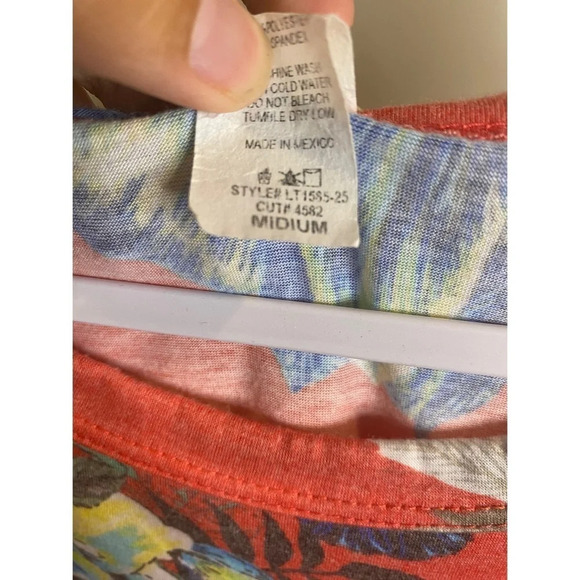 Women’s Medium Coral Floral and striped pocket tee​ - Picture 6 of 7
